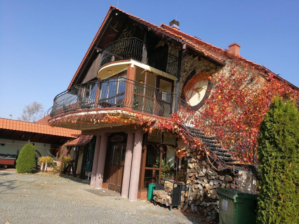 Podkowa Modliszow Villa Luaran gambar